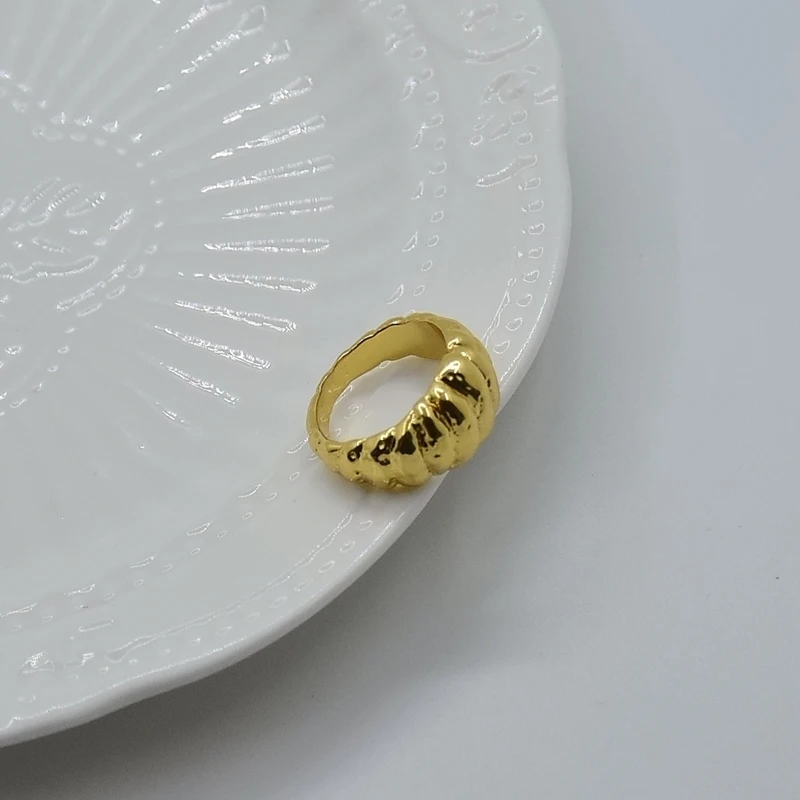 

European and American hipster brass gold-plated creative hand-sensed French croissant ring index finger ring