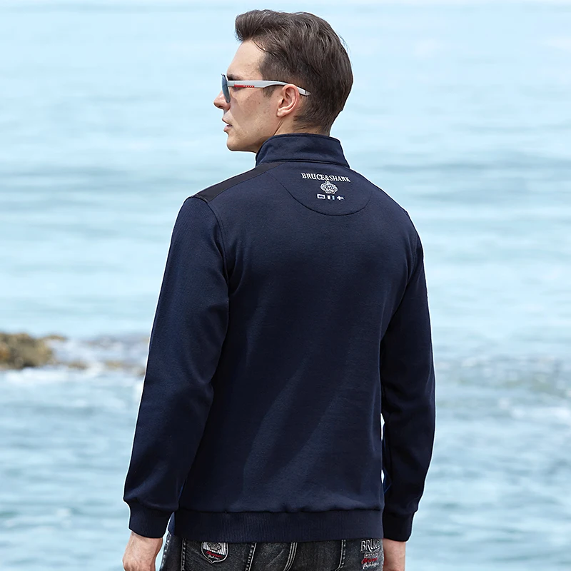 Свитер мужской с вышивкой и воротником-стойкой карманами |