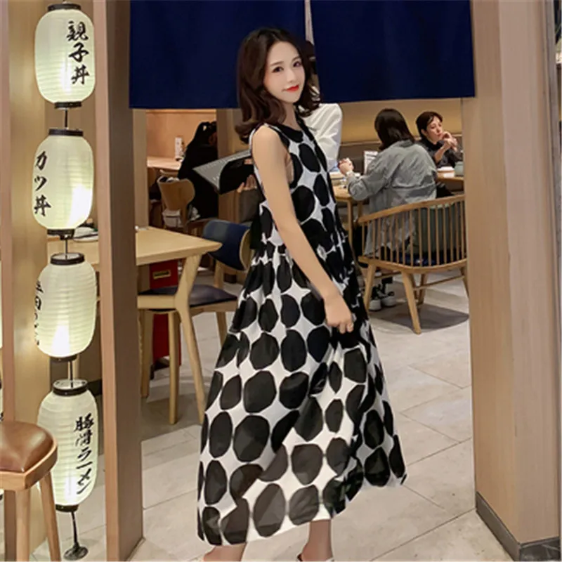 Женское платье в горошек RUGOD свободное ТРАПЕЦИЕВИДНОЕ без рукавов с круглым