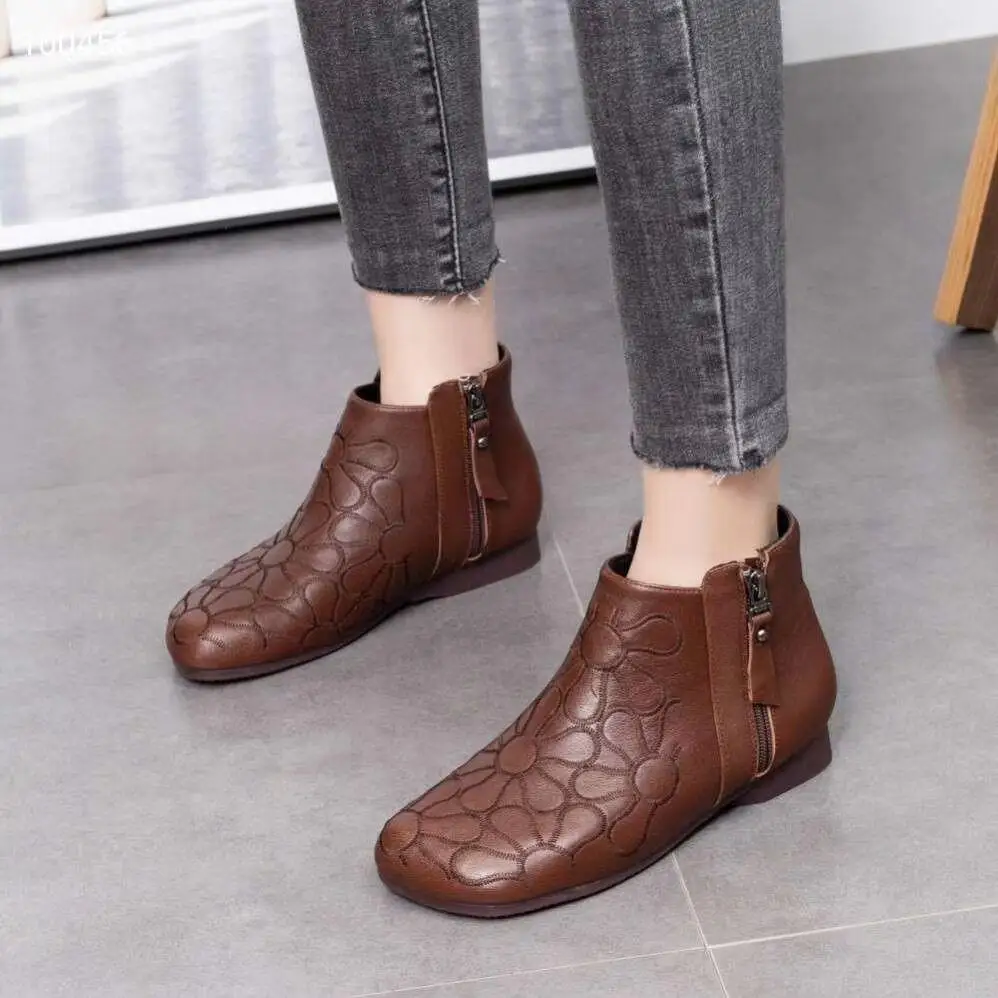 

Women's Brown Short Flat Boots New Retro Square Head Grandma Shoes Leather Autumn Winter Cotton Shoes Plus Cashmere Mother Shoes