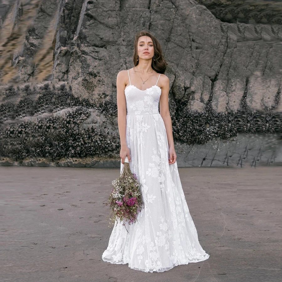 

Sweetheart Neckline With Spaghetti Straps Lace Wedding Dress A-line Sleeveless Sweep Train Outdoor Wedding Gowns Bride Dress