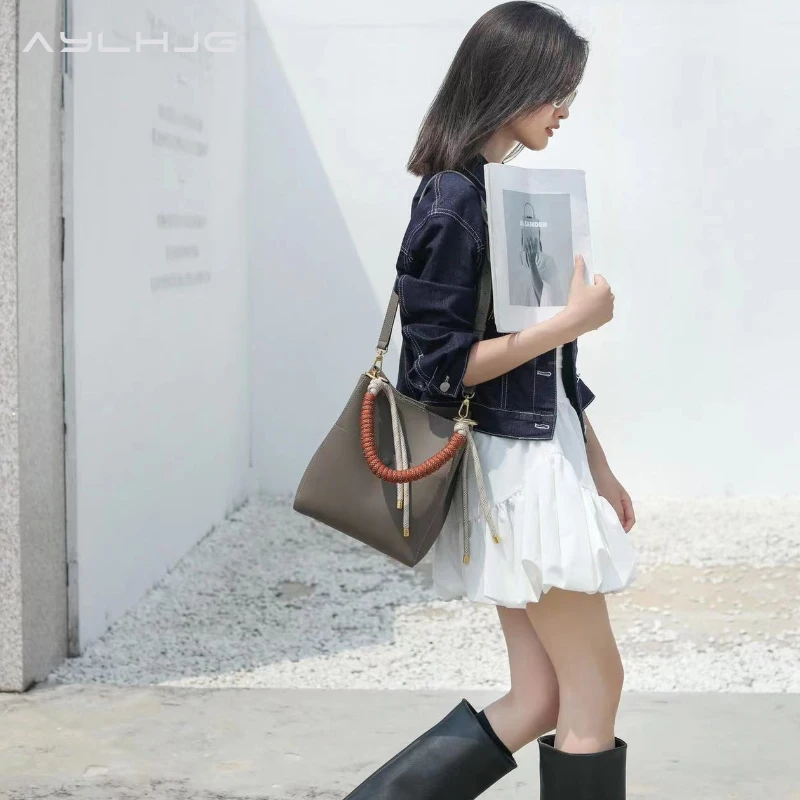 

AYLHJG Vintage large capacity bag 2021 new leather fashion single shoulder bag high sense versatile Bucket Bag Messenger Bag