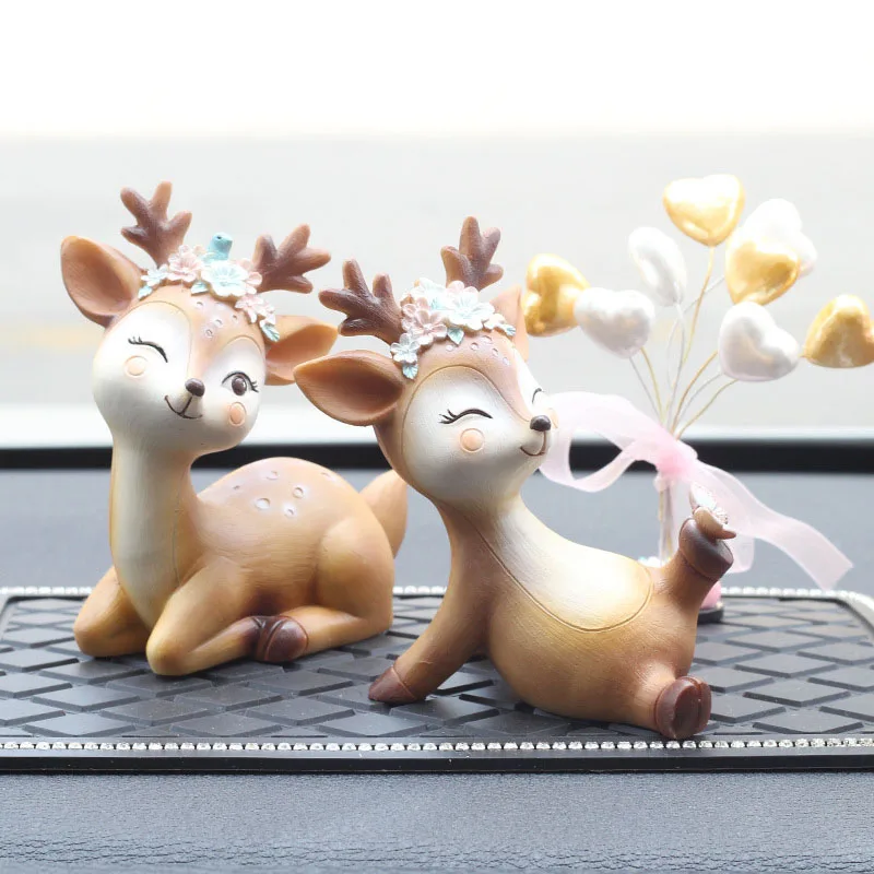 

Sika Deer Home Decor Figurines home Accessories Ornaments Resin Painted lovely Cartoons Car Home Decorations Crafts