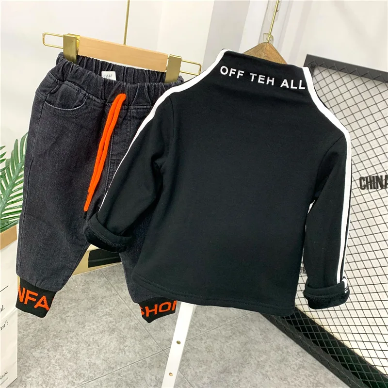 

Зимний комплект одежды для мальчиков, модная бархатная футболка и утепленные джинсы для мальчиков и девочек, комплект из 2 предметов, повседневный костюм для бега 2-6 лет