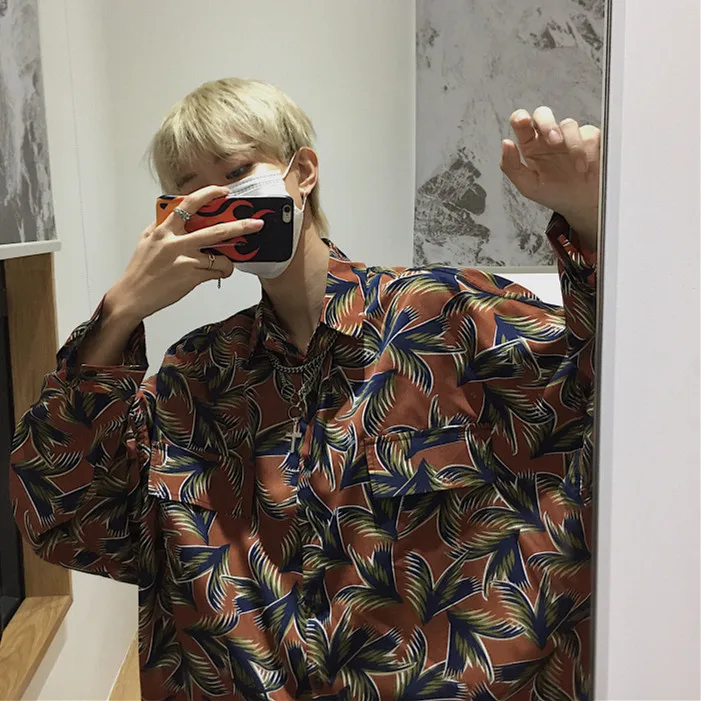 

Рубашка мужская с длинным рукавом, винтажная блуза с цветочным принтом, на пуговицах, корейский стиль, свободная уличная одежда, новая модел...