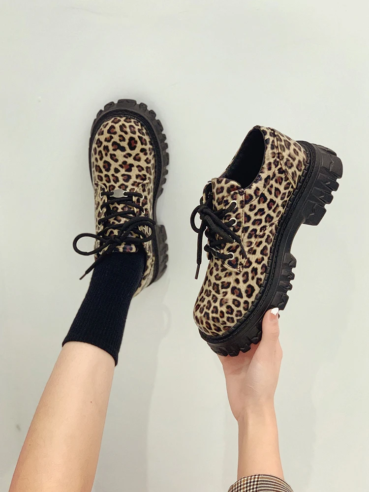 

Round Toe Korean Shoes Oxfords Women's Casual Female Sneakers Flats Clogs Platform Loafers With Fur 2021 Leather New Retro Summe