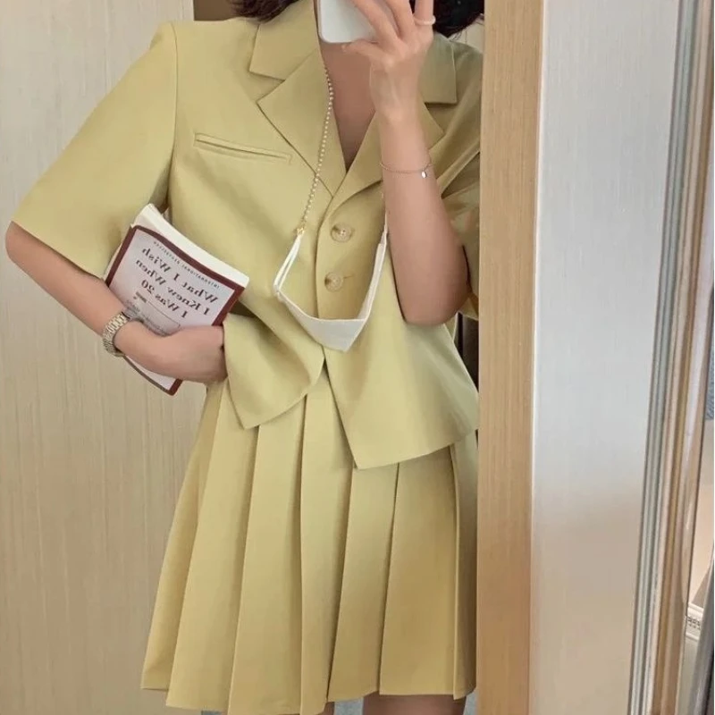 Женские костюмы с пиджачным топом и плиссированной юбкой однотонные элегантные