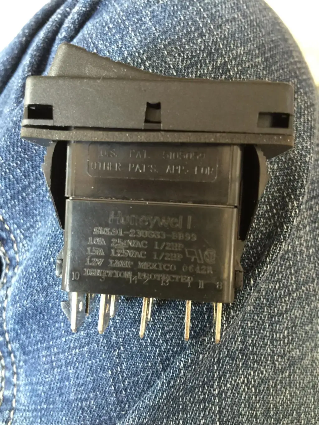 

SRL91-23UGG3-BB99 10A250VAC original switch 10A 250VAC