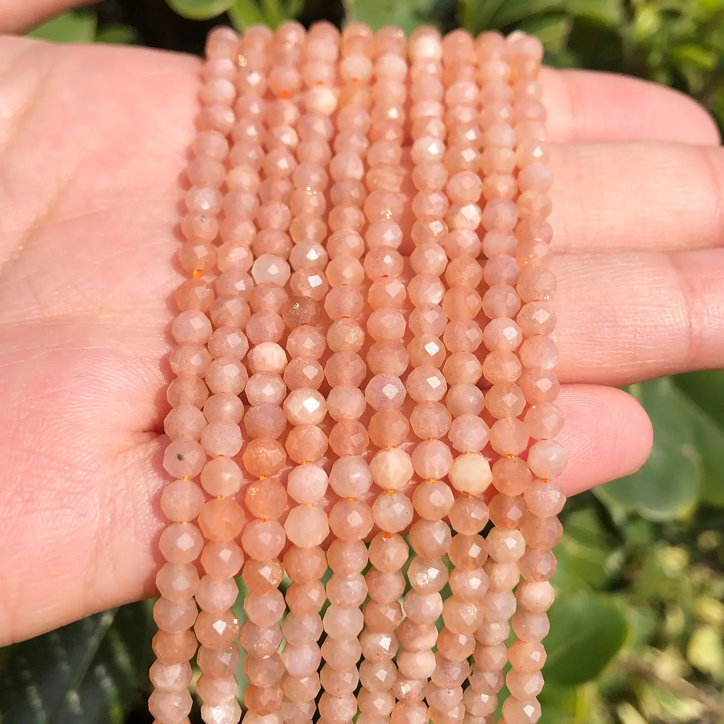 Натуральные бусины A + Sunstone, граненые камни, круглые бусины россыпью для рукоделия, бусины для браслетов, ожерелий, 15 дюймов, 2/3/4 мм