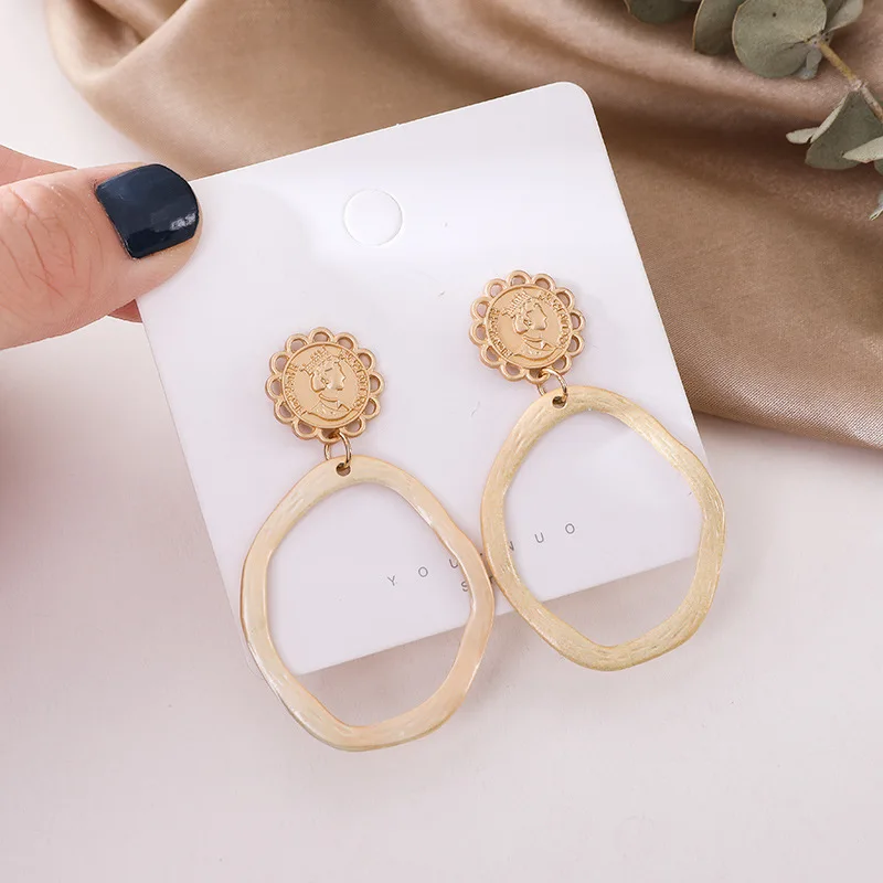 

SNCSDK 2021 Trendy Retro Matte Metal Human Head Exaggeration Women's Stud Earrings Geometric Fashion Earring Jewelry Accessories