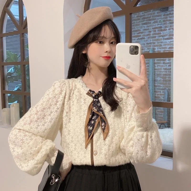

Autumn 2021 New Korean Design Silk Scarf Lace Top Gentle Wind Long Sleeve Shirt Women's Minority Shirt