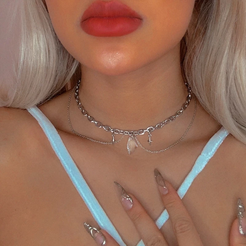 Женское ожерелье с подвеской из прозрачного кристалла серебряного цвета |