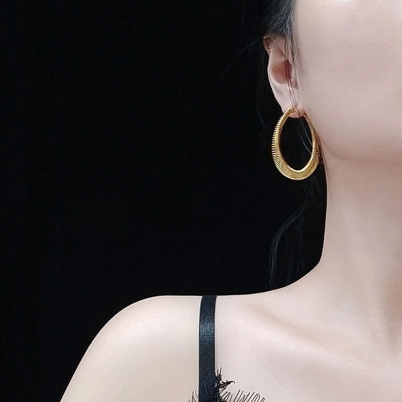 

Cute Fashion Spring Wire Hoop Earrings Charm Jewelry For Women Girls Romantic Gold Color Stainless Steel Ear Clip Birthday Gifts