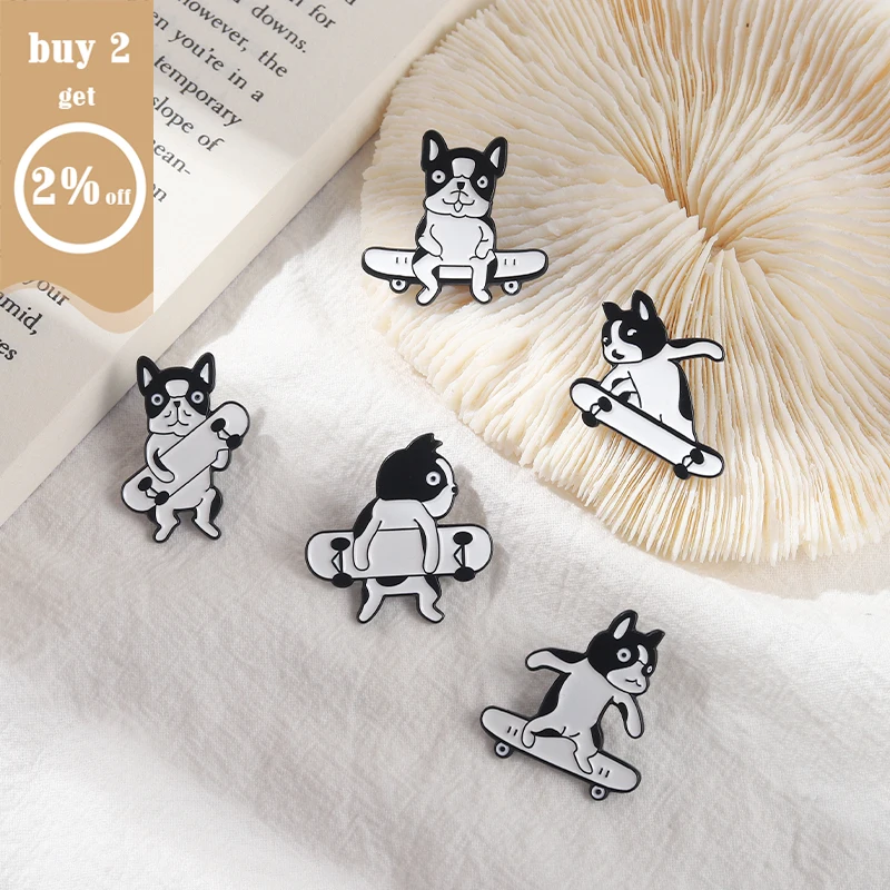 Эмалированные булавки для скейтборда собаки движения черно-белая брошь с