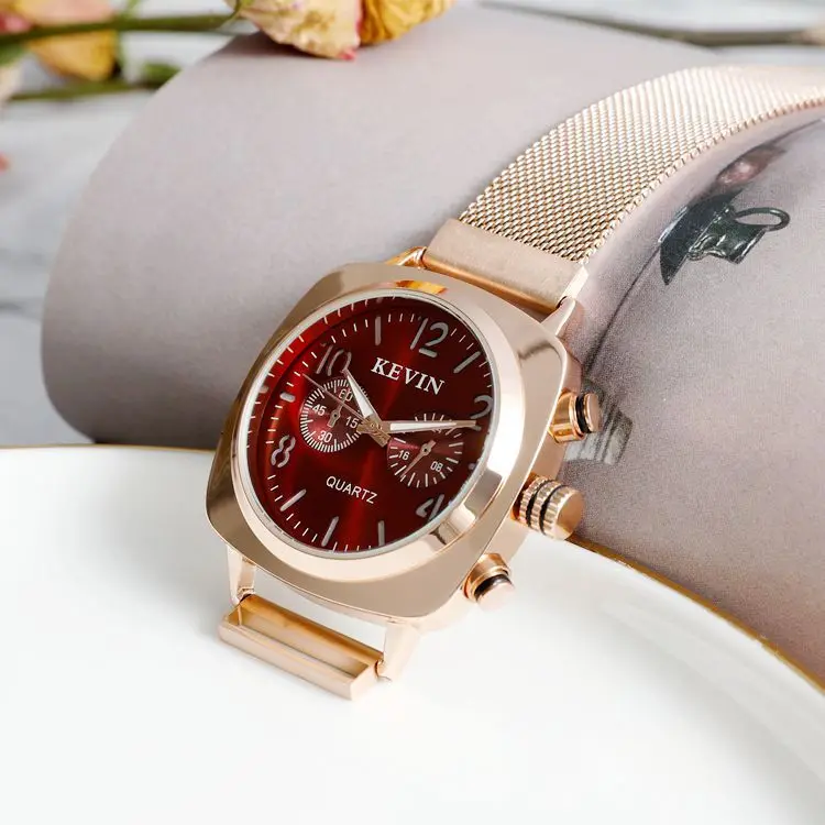 

2020 New Magnet Woven Mesh Strap Same Style Women 's Fashion Trend Rose Gold Quartz Watch