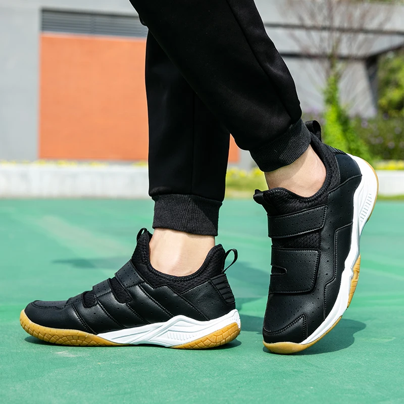 Men's Badminton Shoes Court Tennis Sneakers Men's White Black Tennis Jogging Shoes Couple Breathable Mesh Badminton Sneakers