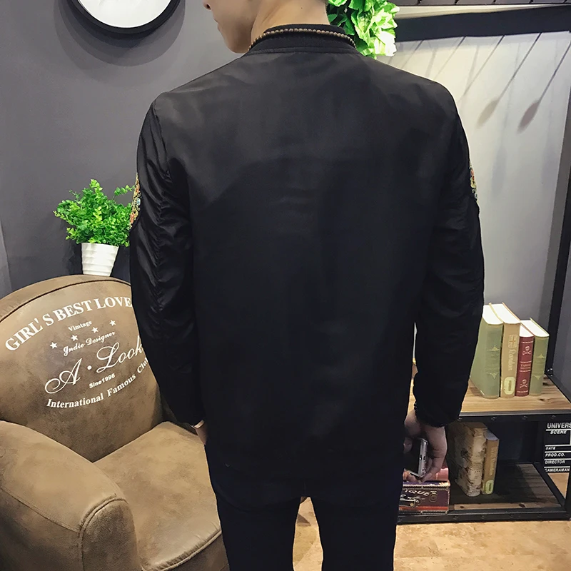 

2020 Spring Autumn Chinese style Embroidery Men Jacket Loose Coat Bomber Jacket Men Floral Jacket Club Clothing Big Size 5xl
