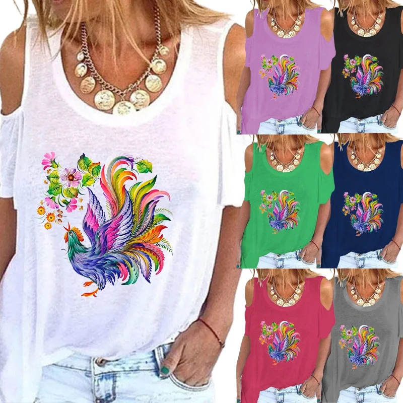 

Женская футболка с коротким рукавом, открытыми плечами и графическим принтом