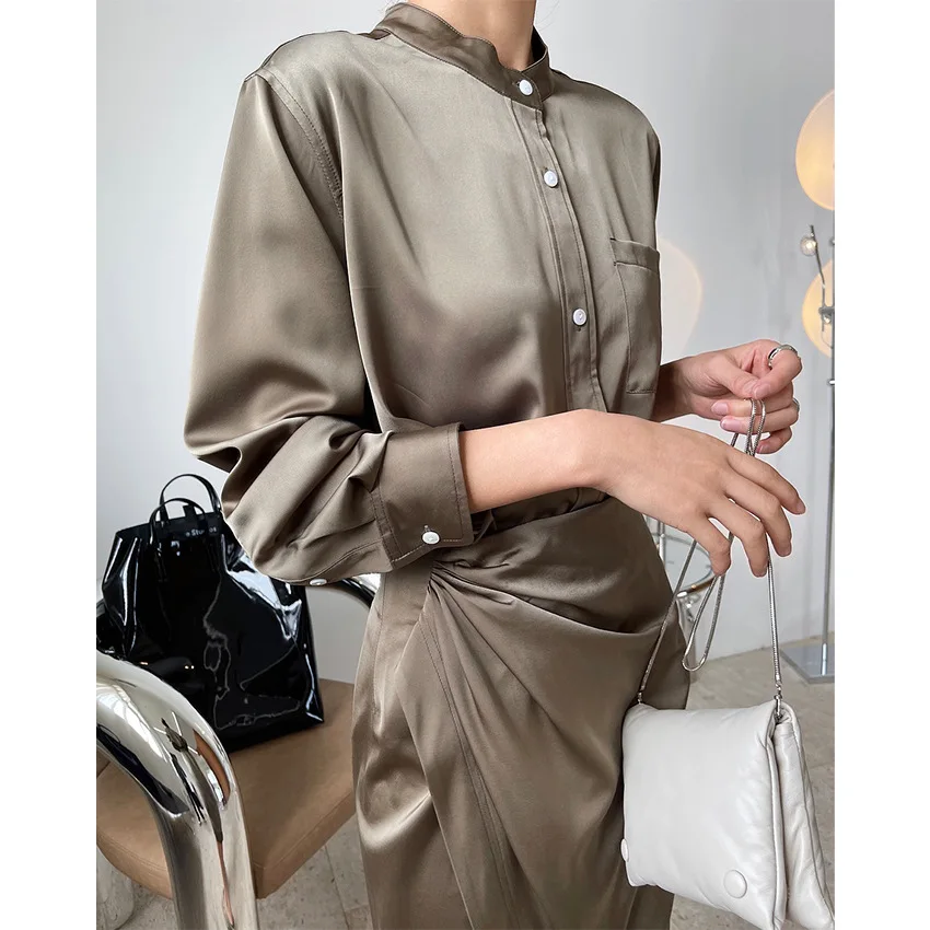 

Spring New French Blogger Temperament Lmitation Acetic Acid Round Neck Loose And Thin Gloss Draping Blouse