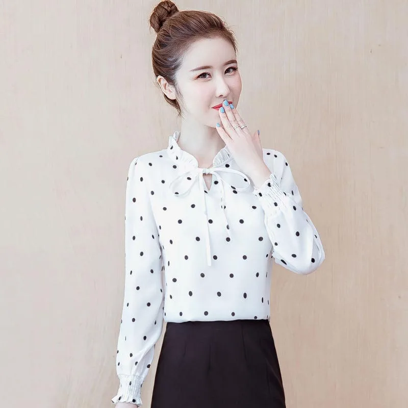 Женская шифоновая блуза с длинным рукавом и принтом в горошек модель DF3179 на весну