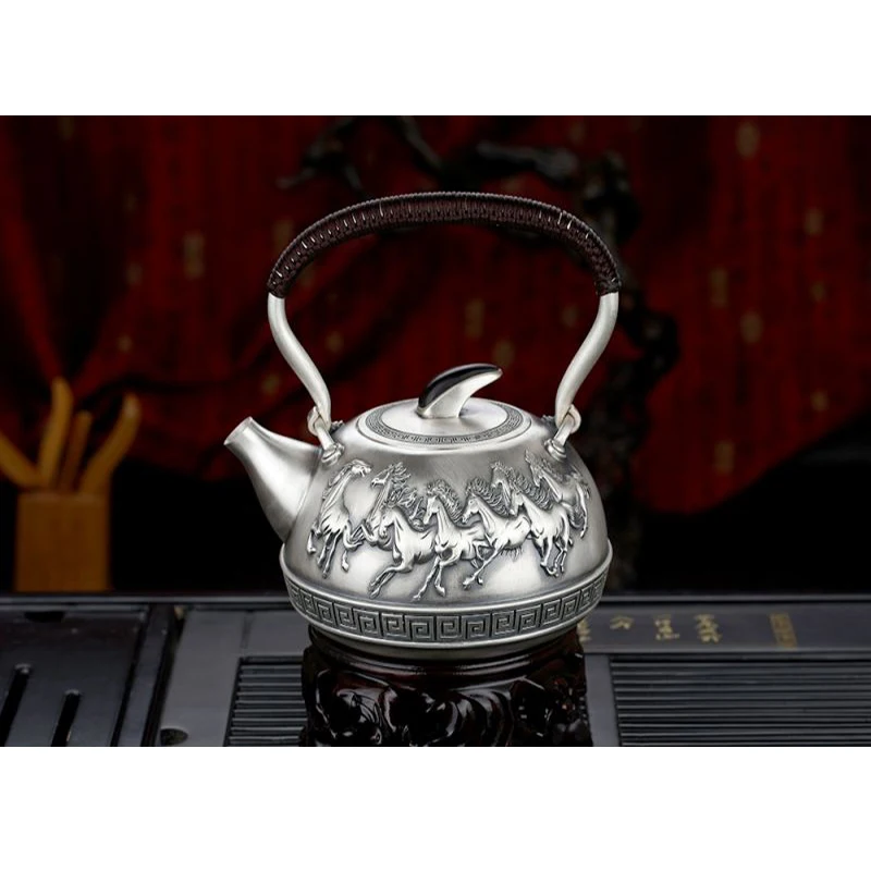 Рисунок 4 - Чайник из серебра 999 пробы в стиле ретро
