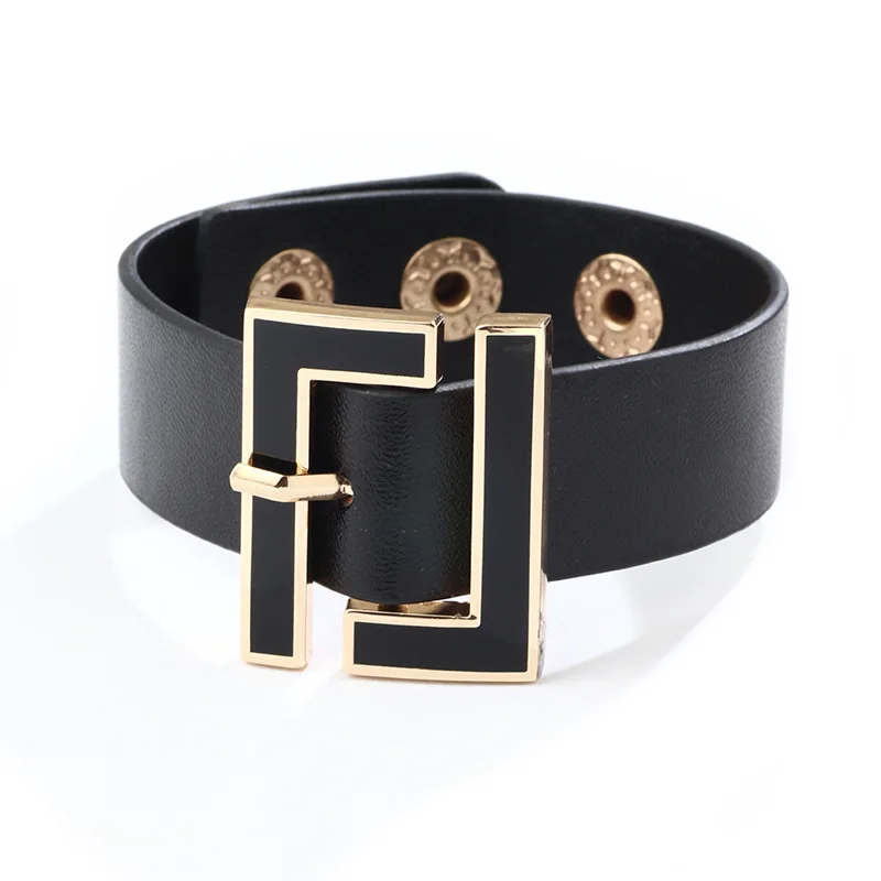 Женский широкий кожаный браслет черный геометрической формы с металлической