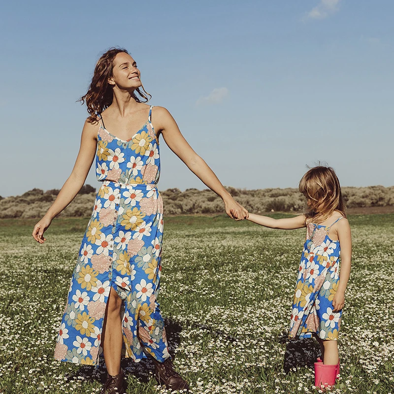 

Family Matching Outfits Mother Daughter Flowers Print Sling Dresses Sleeveless Women Summer Casual Vestidos