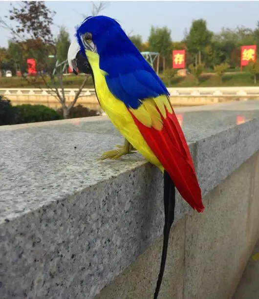 Фото Пена и перья птица-попугай около 30 см цветные желто-синие красные искусственное