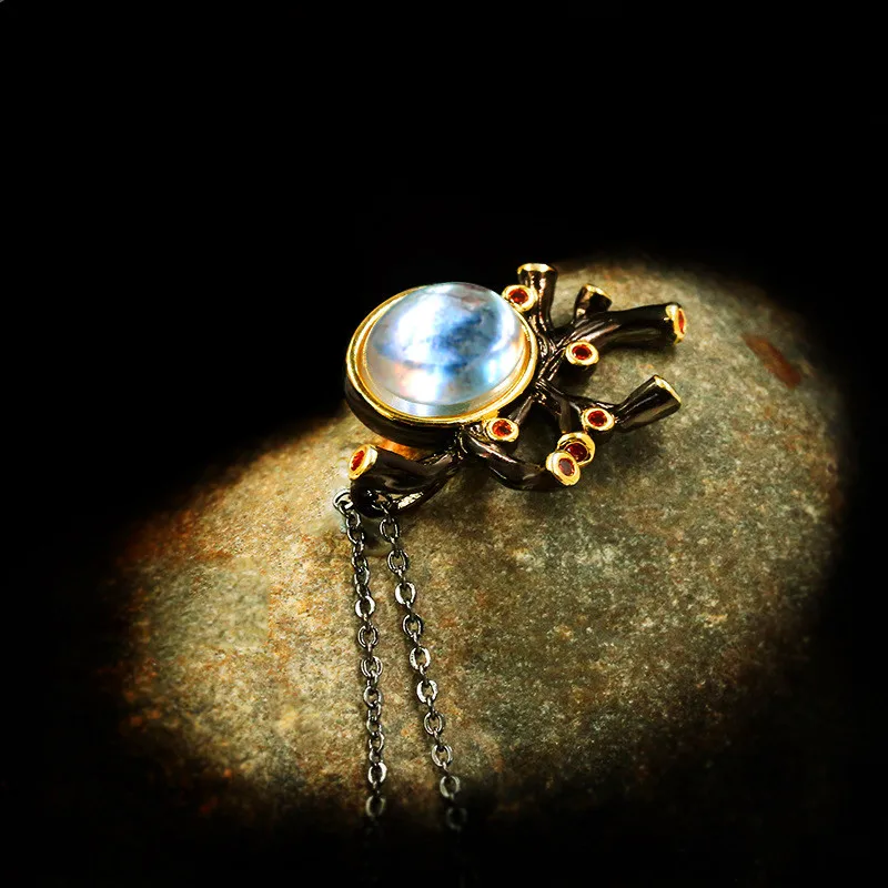 

Vintage Female Red Crystal Pendant Necklace Charm Black Gold Chain Necklaces For Women Punk Geometry Moonstone Wedding Necklace