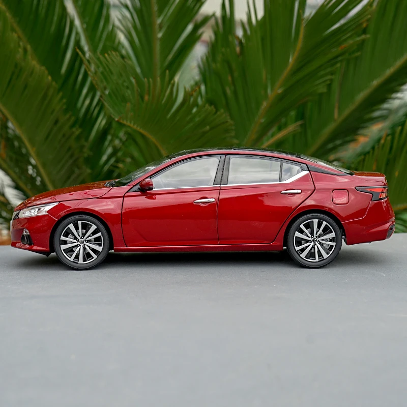 1:18 высокотщательная Модель NISSAN 7th ALTIMA модель автомобиля из сплава статические