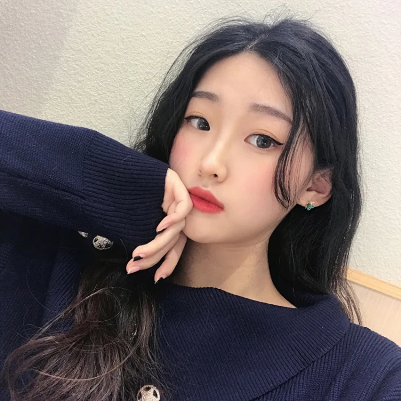 

XIYANIKE New Fashion Green Rhinestone Butterfly Stud Earrings Temperament Personality Small Women Earrings Boucle D'Oreille