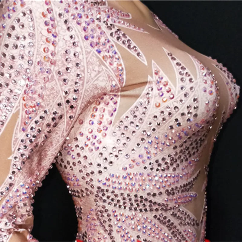 Женское роскошное длинное платье русалки с розовыми перьями модное вечернее на