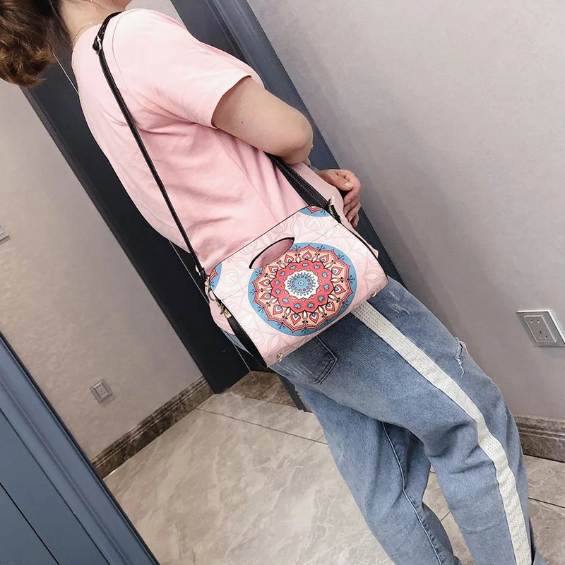 

2021 New Women's Single Shoulder Bag Slant Cross Handbag Composite Cowhide Bags Color Printing Ethnic Style Shoulder Bag
