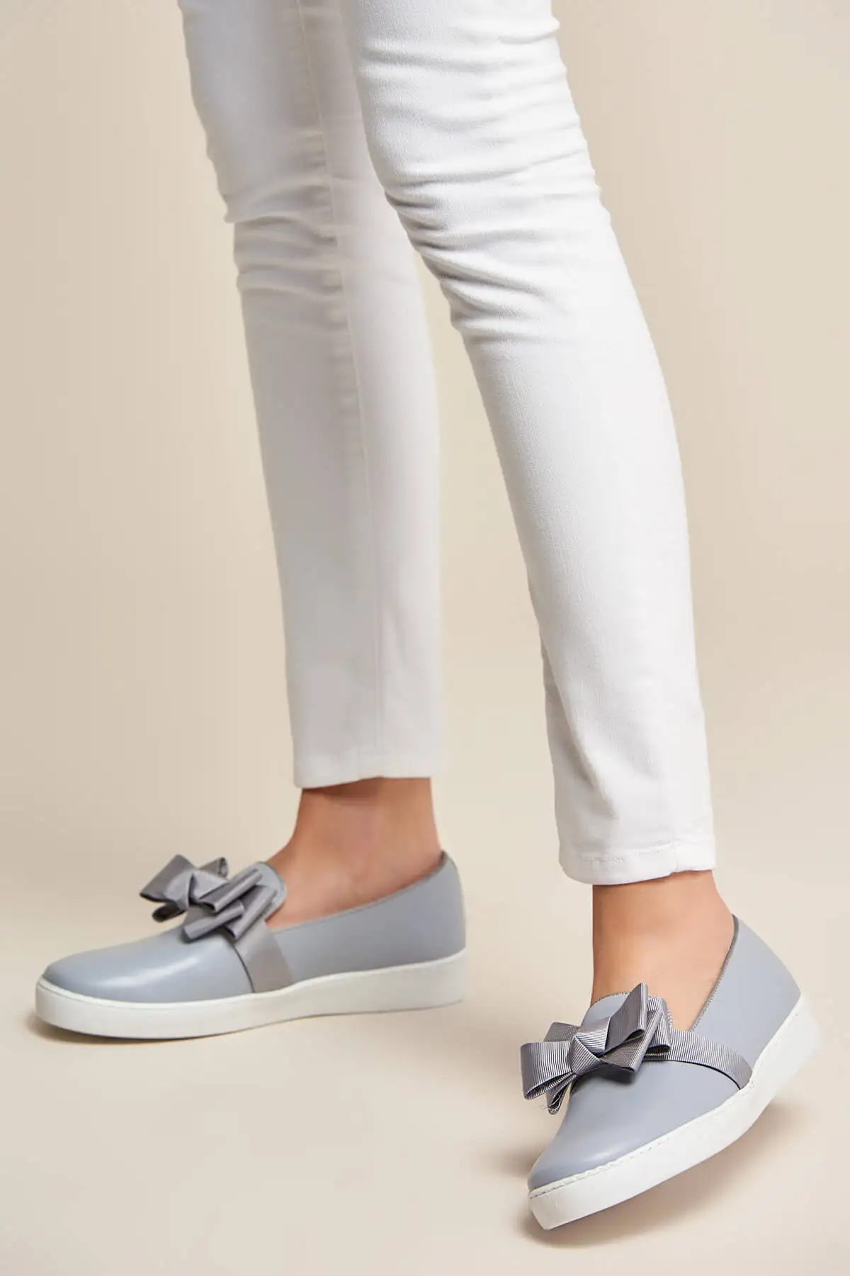 Женская обувь синего цвета из натуральной кожи с жемчугом Кроссовки