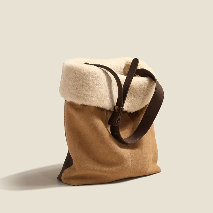 

Winter Casual Wide Strap Cow Leather Plush Bucket Bag Simple Designer Women's Retro Style Portable Lamb Wool Shoulder Bag Brown