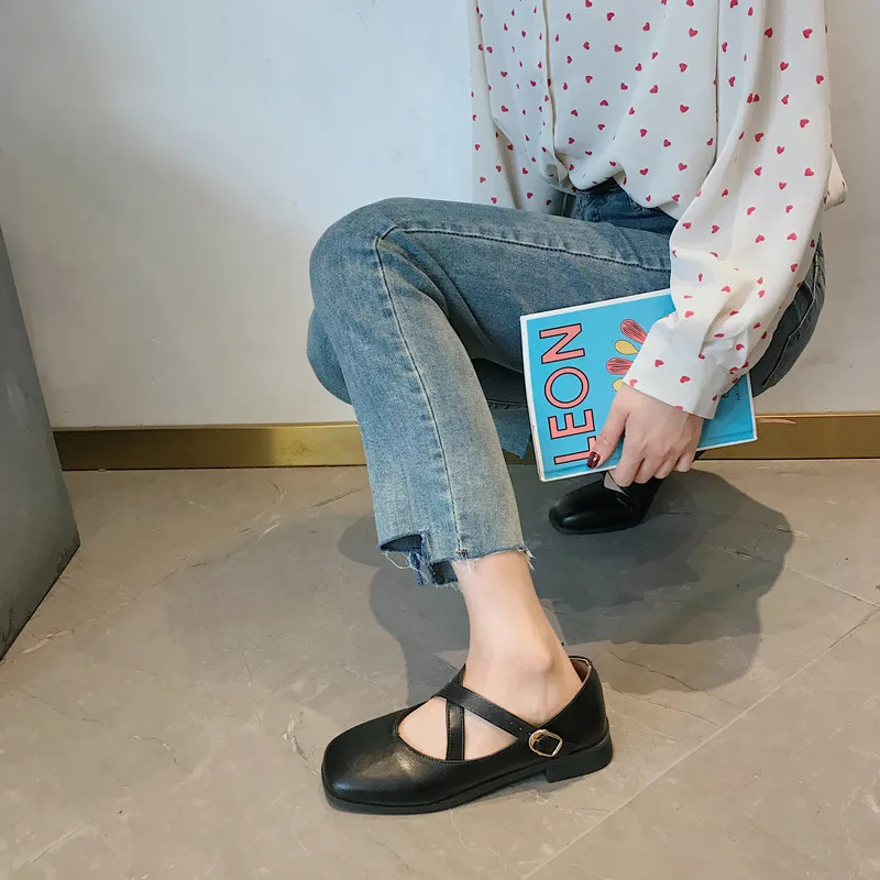 Новинка 2020 модные женские туфли кожаные маленькие с перекрестной шнуровкой