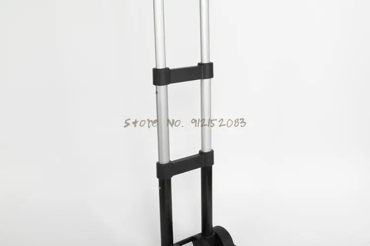 Маленький тележка-корзина с складной ручкой для перевозки багажа, тяжелых товаров и покупок.