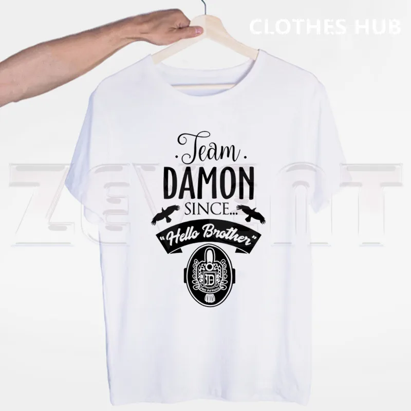 Мужская футболка с круглым вырезом Деймон Сальваторе Дневники вампира хроники