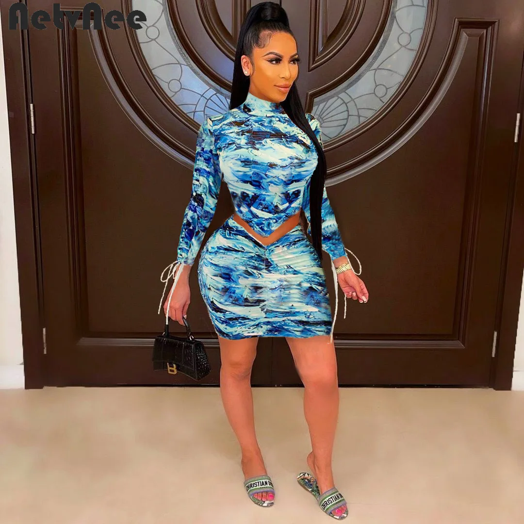 

Женский осенний комплект с юбкой и принтом, футболка с рукавом на шнуровке и обтягивающая мини-юбка, комплект из двух предметов, стильный ул...