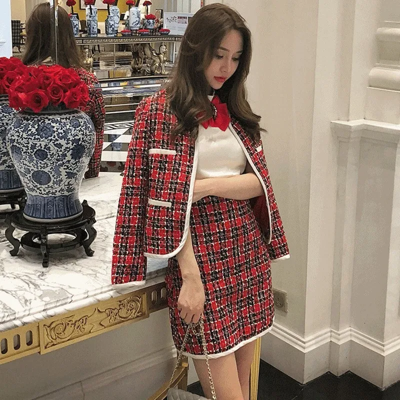 Дамское осенне зимнее приталенное клетчатое твидовое платье из 2 предметов с