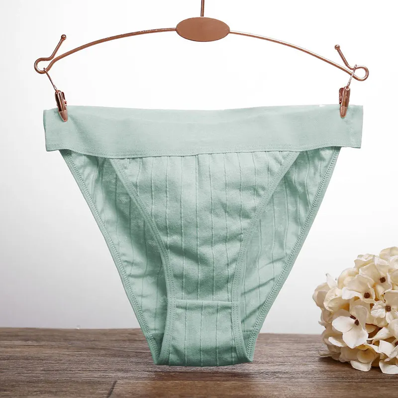 Women Cotton Panties Sexy Low Waist Underwear Panties for Female Lingerie Underpants Hollow Heart Embossed Briefs Solid Color - Цвет: green