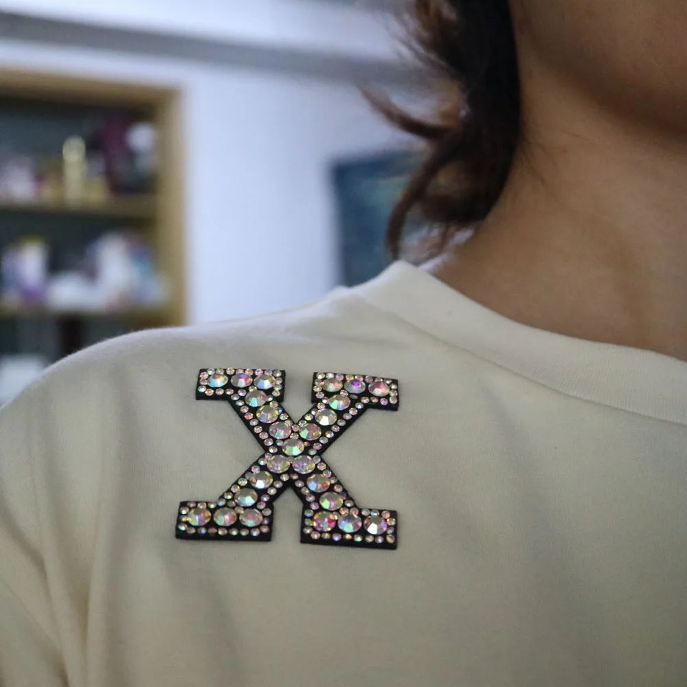 Модные 26 Английских Букв вышитые бисером патчи для одежды пришитые Стразы