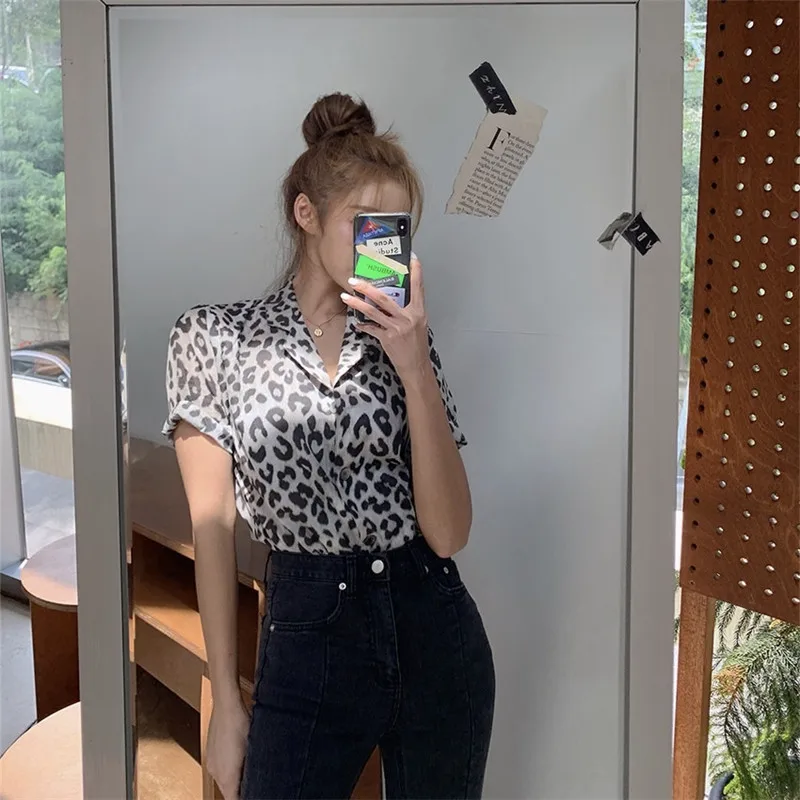 

Leopard print autumn crop top women V Neck Buttons Down holiday Casual tank top Short Sleeves Loose Fit cropped