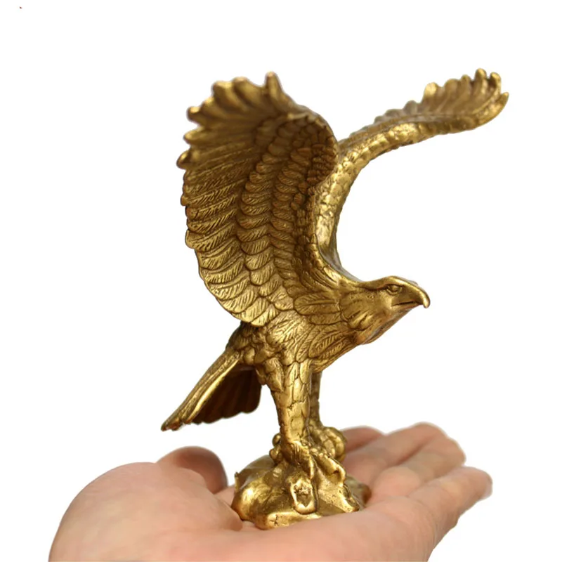 

A copper Eagle ornaments office decoration crafts gifts decoration office small Eagle Eagle realize the ambition