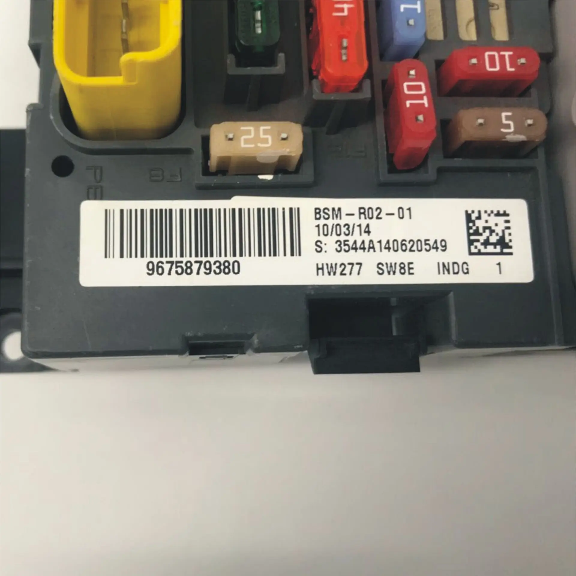 Новый оригинальный блок предохранителей в сборе под капотом 9809742780 9664705980 9675877980 BSM