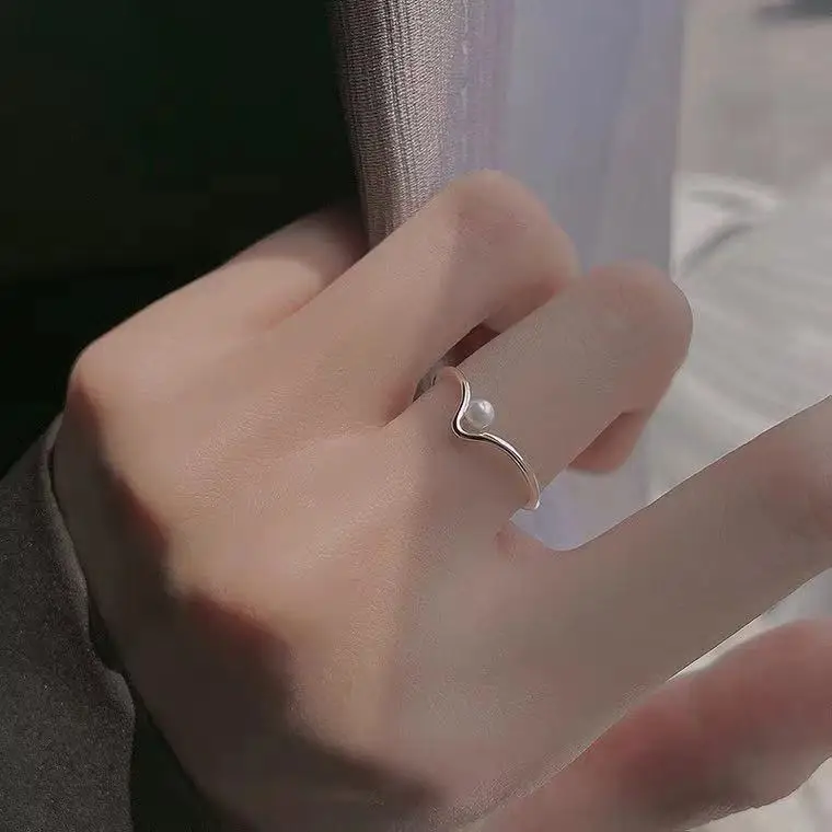 Женское кольцо с v-образным жемчугом из серебра 925 пробы | Украшения и аксессуары