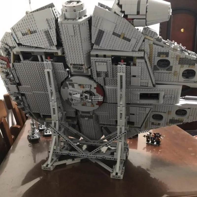 8445 шт. Ultimate Millenaries Falcon флагман сборка орфографическая вставка строительный блок