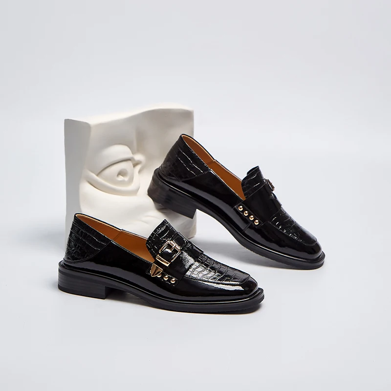 

Women Flat Shoes 2021 Genuine Leather Slip On Flats Metal Brogues Ladies Spring Woman Gladiator Square Toe Oxford Shoes