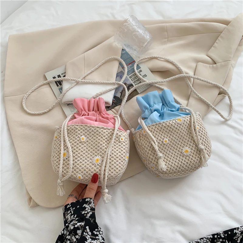 

Модные соломенные тканые полукруглые Наплечные сумки с цветами, женская летняя пляжная сумка через плечо, Повседневная Женская мини-сумка-...