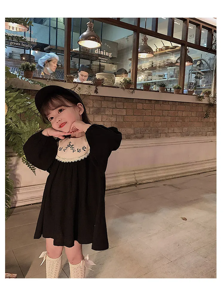 Детское кружевное платье с длинным рукавом двухцветное вышивкой в древнем стиле